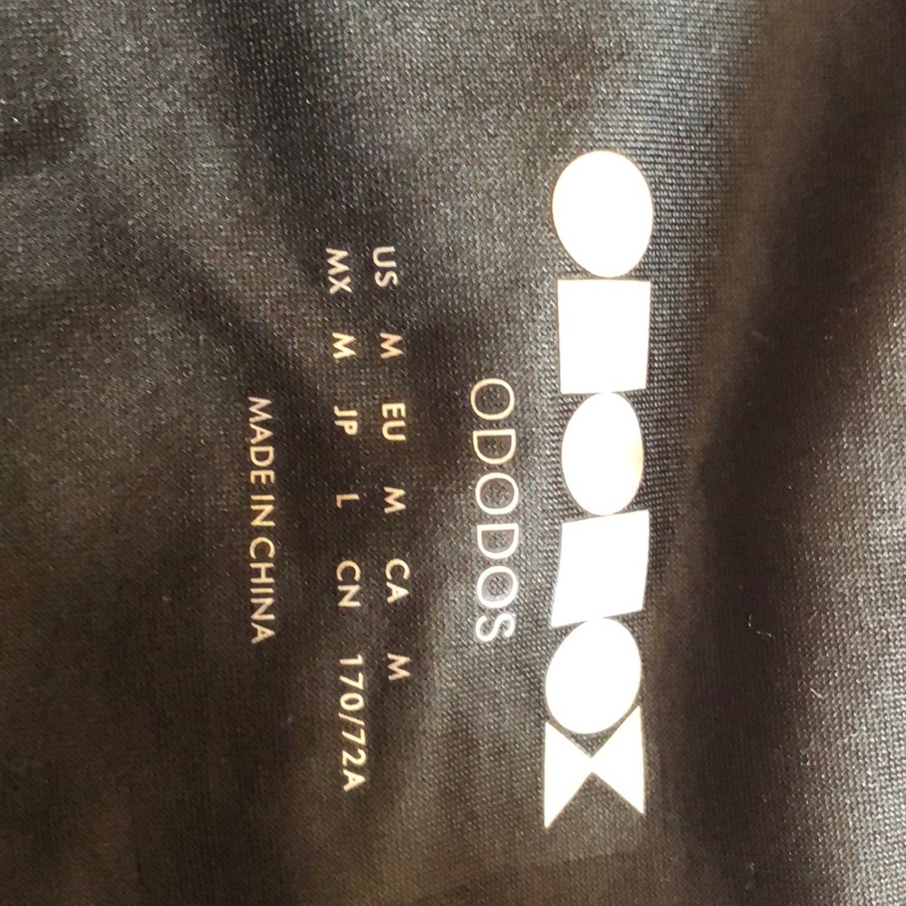 2 BNWT yoga crops, black size 8/10 and medium blue